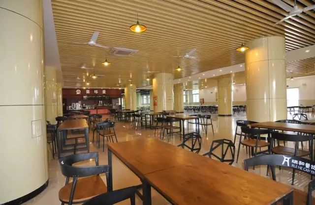 说明:https://mmbiz.qpic.cn/mmbiz_jpg/IooibofACpqMaBB5Aic9Zxx0u8fqe7B8h18e68yFm3GCAQWasRwgqB6KpJvcicq2OU7uo76sk8NyW1KJCA9dfzFwA/640?wxfrom=5&wx_lazy=1